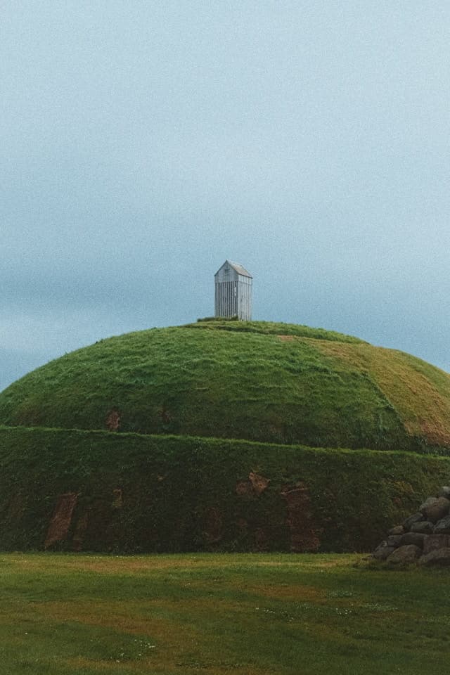 Þúfa (Thufa)